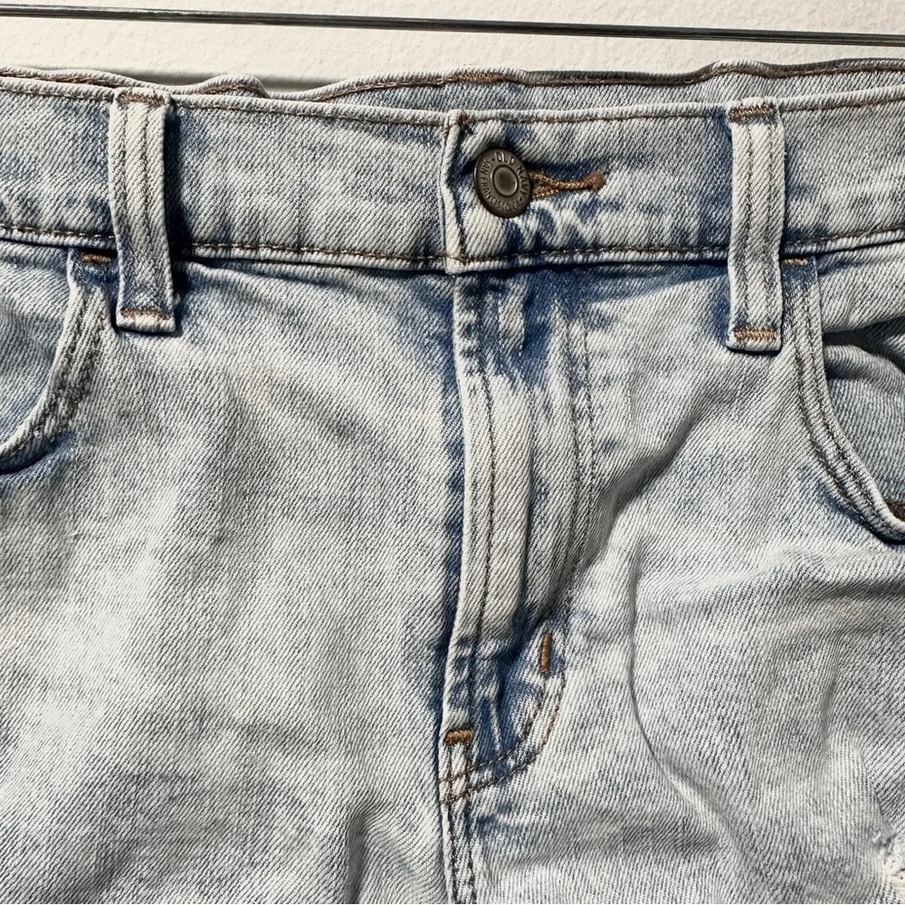 Old Navy Boyfriend Denim Shorts Distressed Cutoffs Light Wash Women’s Size 10